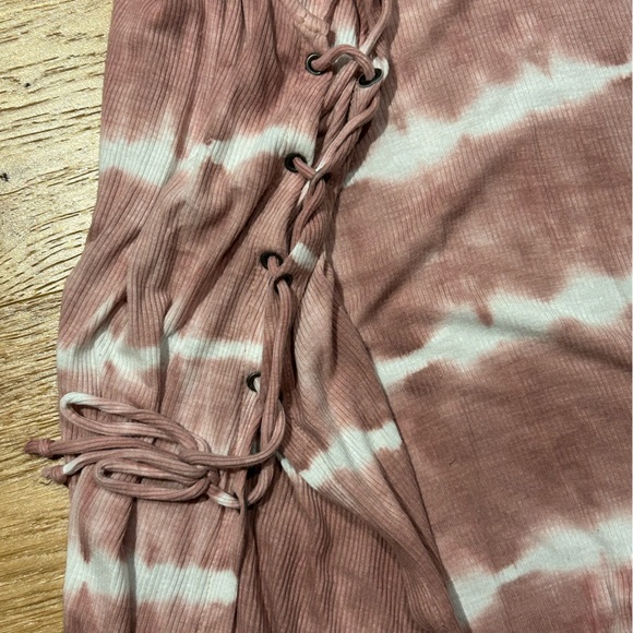 tie dye tank top with details on the side - Picture 3 of 3